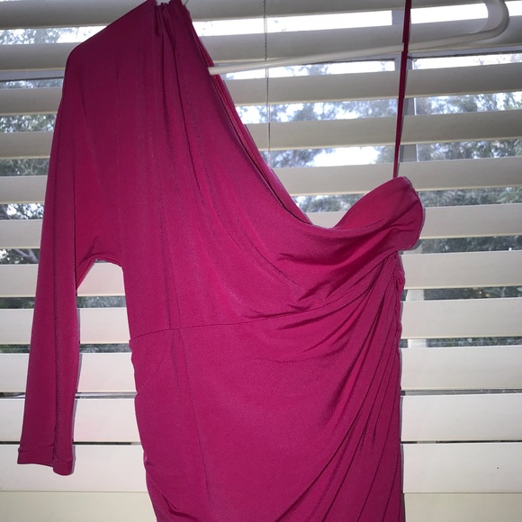 Beautiful dress, only used once! - Picture 2 of 4